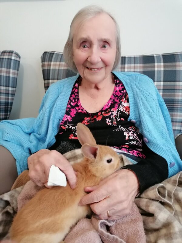 rbt Hippity hop into Monday as the wonderful residents at Cranswick Lodge Care Home had a heartwarming visit from furry new friends!