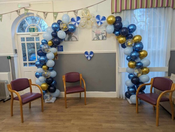 412405842_356934507076551_1975466612681505455_n An image of the balloon arch where the happy couple's nuptial took place at The Elms Care Home in Louth, Lincolnshire.