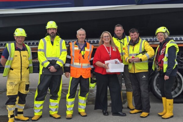 GNS – Beechwood Care Centre serves up a sweet thank you to Bridlington’s emergency services (2)